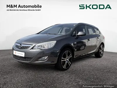 Usado Opel Astra Edition 120 HP (88 kW) 2012 Cinzento Carrinha
