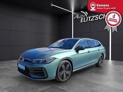 Gebraucht VW Passat R-line 150 PS (110 kW) 2024 Maripositgrün metallic Kombi