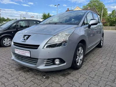 Gebraucht Peugeot 5008 Premium 120 PS (88 kW) 2011 Lackierung aluminium Van / Kleinbus