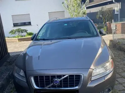 Gebraucht Volvo V70 Summum 185 PS (136 kW) 2008 Braun Kombi
