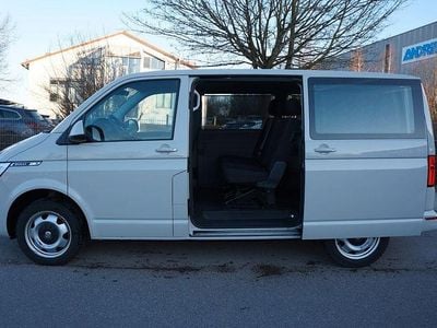 Grau Gebraucht 2022 VW Caravelle Comfortline Van / Kleinbus | 33.999 € (Guter Preis)
