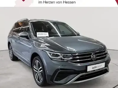 Gebraucht VW Tiguan Allspace Elegance 245 PS (180 kW) 2023 Platinum grey metallic SUV