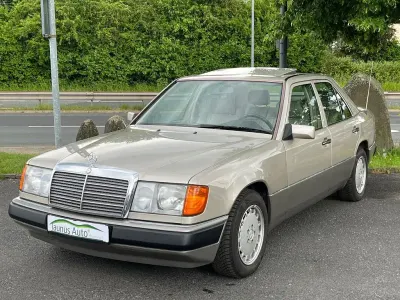 Gebraucht Mercedes 200 118 PS (86 kW) 1991 Beige Limousine