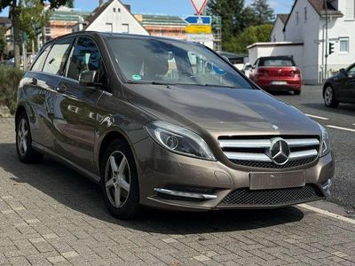 Mercedes B200
