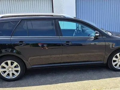 Gebraucht Toyota Avensis Team 129 PS (94 kW) 2008 Schwarz Kombi