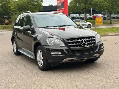 Używany Mercedes ML300 Edition 204 KM (150 kW) 2011 Czarny SUV