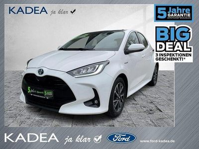 Weiss Gebraucht 2021 Toyota Yaris Hybrid Team Limousine | 17.980 € (Fairer Preis)
