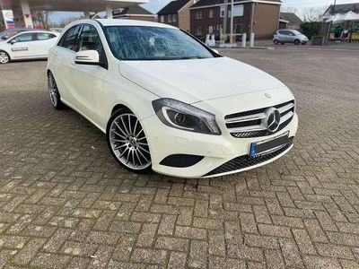 Weiß Gebraucht 2013 Mercedes A200 Urban Limousine | 11.990 €