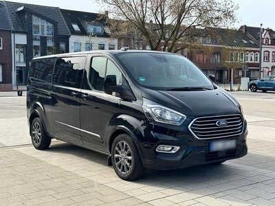Second-hand Ford Tourneo Titanium 130 CP (95 kW) 2021 Negru Monovolum