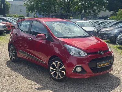 Gebraucht Hyundai i10 87 PS (63 kW) 2015 Rot Kleinwagen