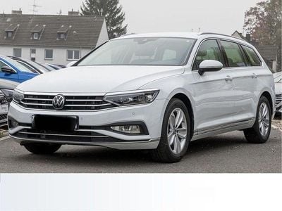 Weiß Gebraucht 2024 VW Passat Elegance Kombi | 27.900 € (Superpreis)