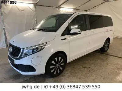Begagnad Mercedes EQV300 Avantgarde 150 kW (204 HK) 2022 Vit Minibuss