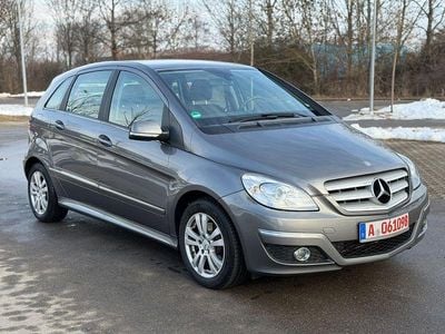 Grau Gebraucht 2011 Mercedes B180 Van / Kleinbus | 3.950 € (Guter Preis)