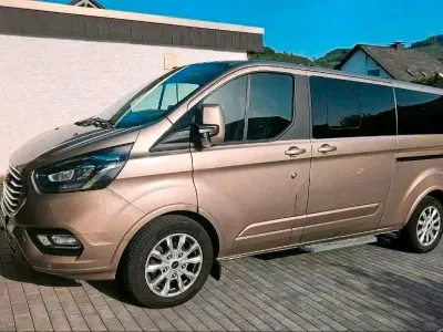 Gebraucht Ford Tourneo 170 PS (125 kW) 2018 Braun Van / Kleinbus