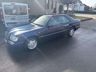 Second-hand Mercedes 220 150 CP (110 kW) 1994 Albastru Coupe