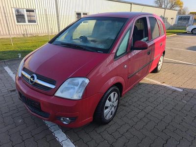 Rot Gebraucht 2004 Opel Meriva Van / Kleinbus | 2.000 € (Fairer Preis)