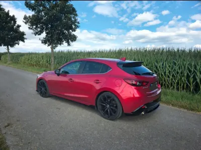 Gebraucht Mazda 3 Nakama 165 PS (121 kW) 2017 Rot Limousine