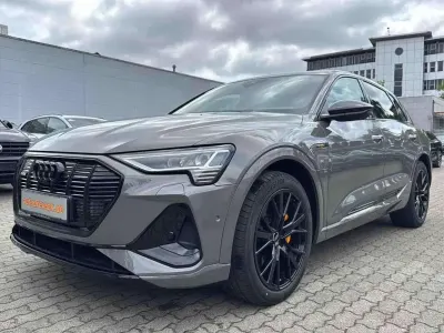 Gebraucht Audi e-tron Black Edition 300 kW (408 PS) 2023 Chronosgrau metallic SUV