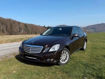 Usata Mercedes E200 136 CV (100 kW) 2009 Marrone Berlina