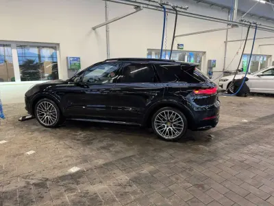 Gebraucht Porsche Cayenne E-Hybrid Black Edition 462 PS (339 kW) 2022 SUV