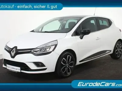 Używany Renault Clio IV Intens 90 KM (66 kW) 2016 Biały Sedan/Limuzyna