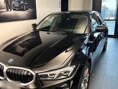 Second-hand BMW 320e 204 CP (150 kW) 2022 Negru Berlinǎ