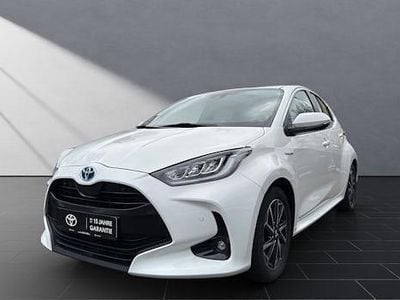 Weiß Gebraucht 2021 Toyota Yaris Hybrid Club Limousine | 17.450 € (Guter Preis)