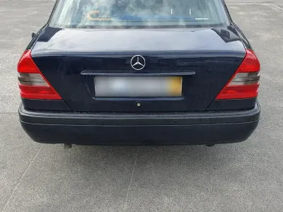 Gebraucht Mercedes C180 122 PS (89 kW) 1995 Blau Limousine