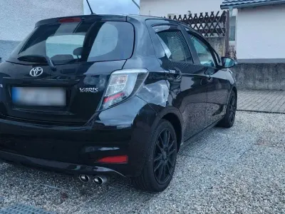 Gebraucht Toyota Yaris Trend 99 PS (72 kW) 2014 Schwarz Kleinwagen