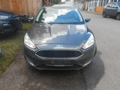 Gebraucht Ford Focus Trend 101 PS (74 kW) 2017 Grau Limousine