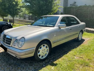 Używany Mercedes E280 204 KM (150 kW) 1997 Andere farben Sedan/Limuzyna