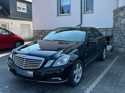 Gebraucht Mercedes E200 184 PS (135 kW) 2010 Schwarz Limousine