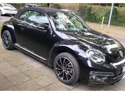Gebraucht VW Beetle Cabriolet Sound 150 PS (110 kW) 2017 Deep black pearl metallic Cabrio