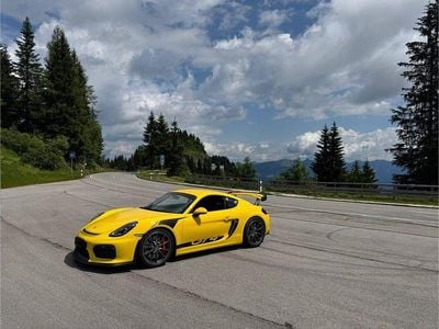 Porsche Cayman GT4