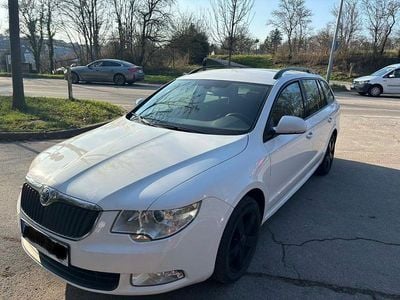 Gebraucht Skoda Superb Active 125 PS (91 kW) 2013 Weiß Kombi