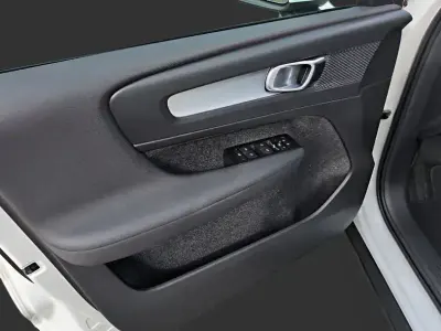 Gebraucht Volvo XC40 Momentum 2022 Weiss SUV