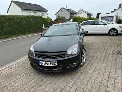 Gebraucht Opel Astra Cabriolet 140 PS (102 kW) 2009 Schwarz Cabrio