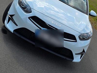 Gebraucht Kia Ceed 140 PS (102 kW) 2025 Weiß Kleinwagen