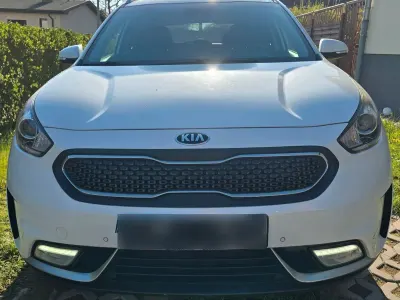 Gebraucht Kia Niro Spirit 141 PS (103 kW) 2017 Weiß SUV