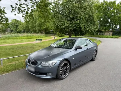 Gebraucht BMW 325 Sport Line 218 PS (160 kW) 2011 Grau Coupé