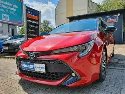 Używany Toyota Corolla Team 98 KM (72 kW) 2020 Czerwony Sedan/Limuzyna