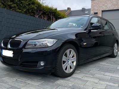 Gebraucht BMW 318 143 PS (105 kW) 2012 Schwarz Kombi