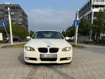 Gebraucht BMW 320 Cabriolet 170 PS (125 kW) 2008 Weiß Cabrio
