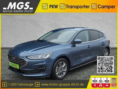 Gebraucht Ford Focus Titanium 125 PS (91 kW) 2024 Chrome blue metallic Limousine
