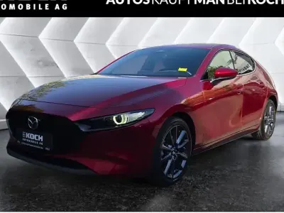 Używany Mazda 3 Exclusive-Line 150 KM (110 kW) 2023 Czerwony Sedan/Limuzyna