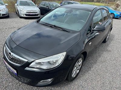 Usata Opel Astra 140 CV (102 kW) 2012 Nero Berlina
