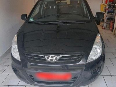 Gebraucht Hyundai i20 77 PS (56 kW) 2012 Schwarz Kleinwagen