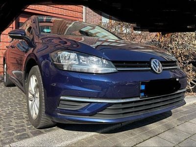 Gebraucht VW Golf VII Comfortline 116 PS (85 kW) 2019 Blau Limousine