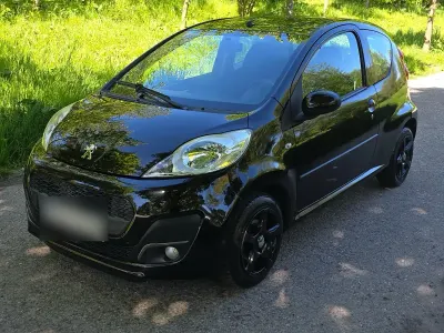 Usata Peugeot 107 67 CV (49 kW) 2012 Nero Utilitaria