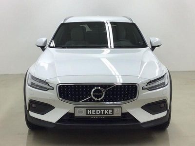 Weiß Gebraucht 2022 Volvo V60 CC Pro Kombi | 43.990 €